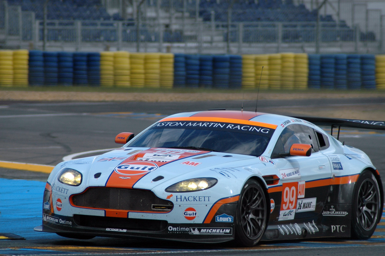 Aston Martin Vantage GT2